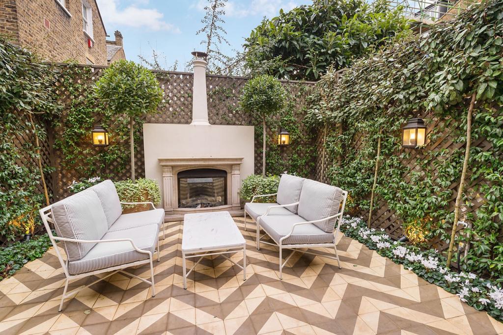 Courtyard garden with outdoor fireplace, house renovation in Epping
