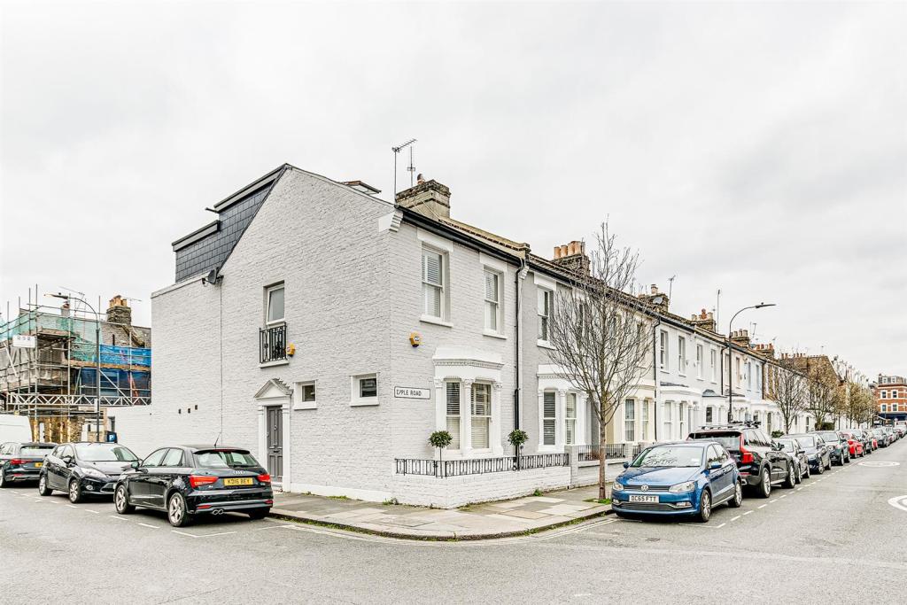 End-of-terrace house with a mansard loft conversion, loft conversion in Walthamstow and Chingford